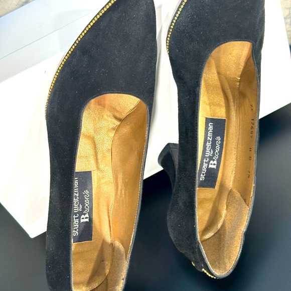 Stuart Weitzman Women's Black and Gold Courts - Picture 5 of 7